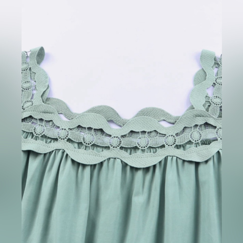 Scalloped Lace Neckline Blouse - Picture 3 of 6